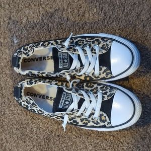 Leopard converse
